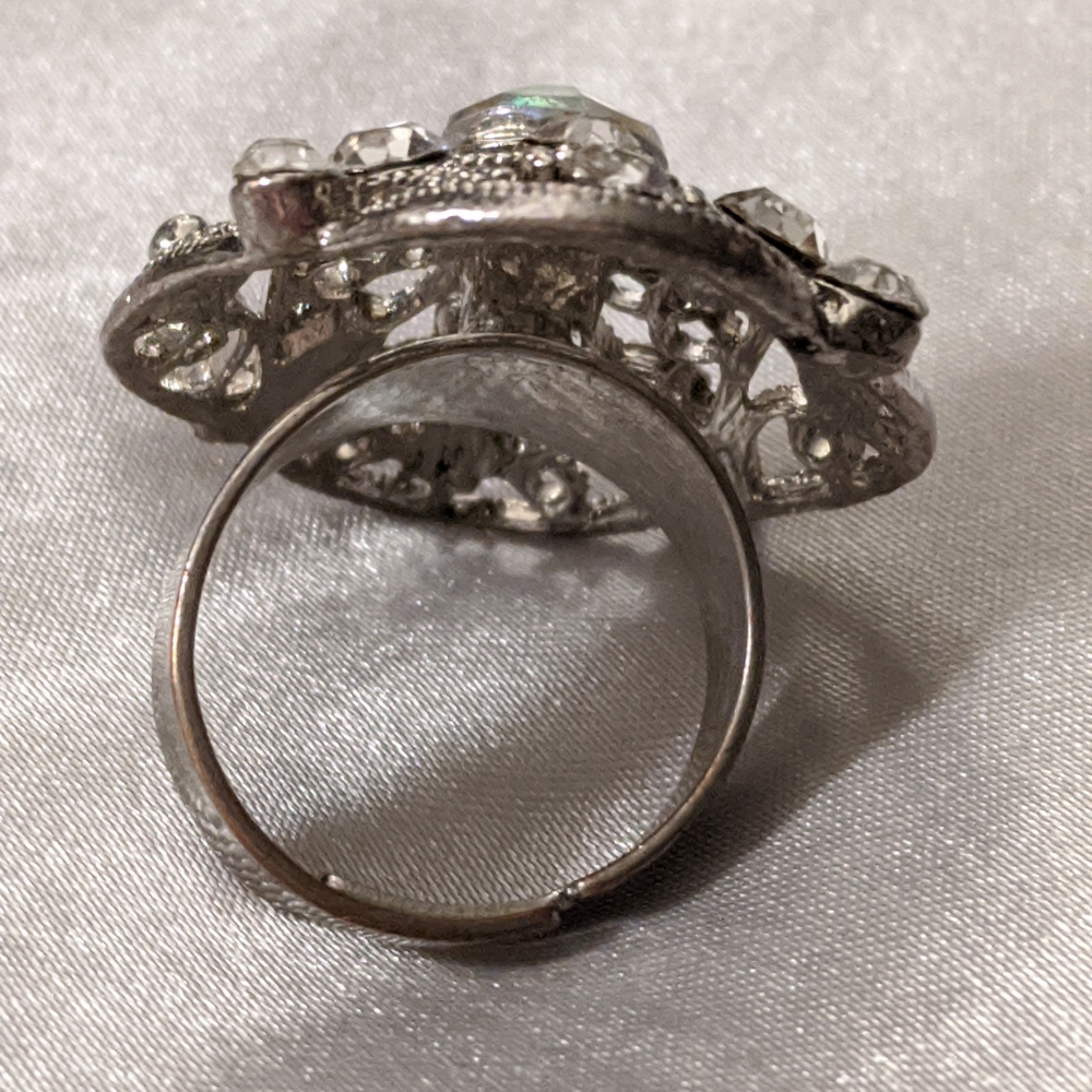 Beautiful Vintage Statement Ring - image 6